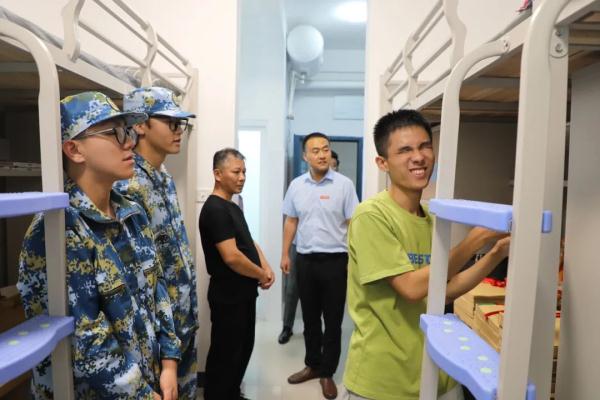 全盲大学生报到！舍友：“我们都是你的‘眼’”