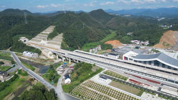 串起杭州和多地知名景区，这条高铁终于要来了！