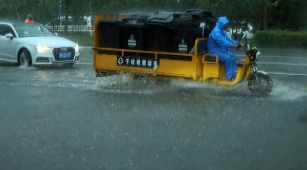 上海昨大暴雨，陆家嘴滨江沿线被淹了？别慌，这很正常！