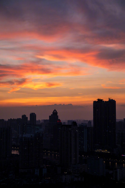 广州晚霞染红天际 广州晚霞染红天际