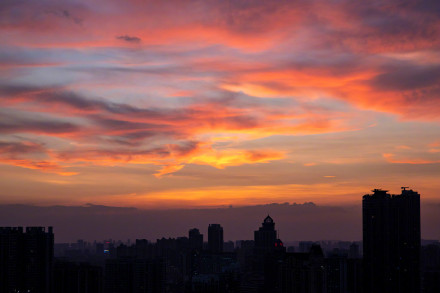 广州晚霞染红天际 广州晚霞染红天际