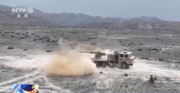 新疆军区多课目实弹演练 检验综合打击能力 新疆军区多课目实弹演练 检验综合打击能力