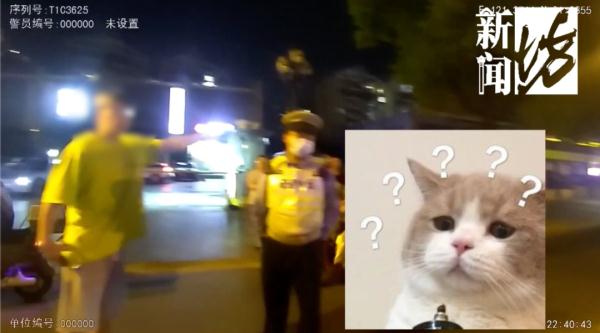 沪一小车突然撞上隔离墩！车主一头雾水：我没开车啊...