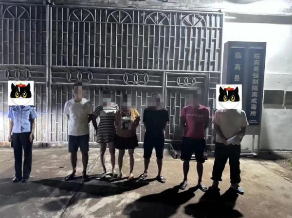 民宅里嫖娼卖淫，海南5名男女当场被抓！