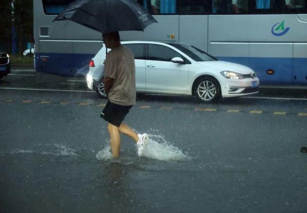 上海昨大暴雨，陆家嘴滨江沿线被淹了？别慌，这很正常！