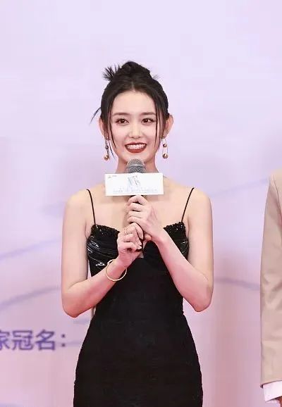 “00后”女演员蒋依依被举报偷漏税，税务局巡视局阐述