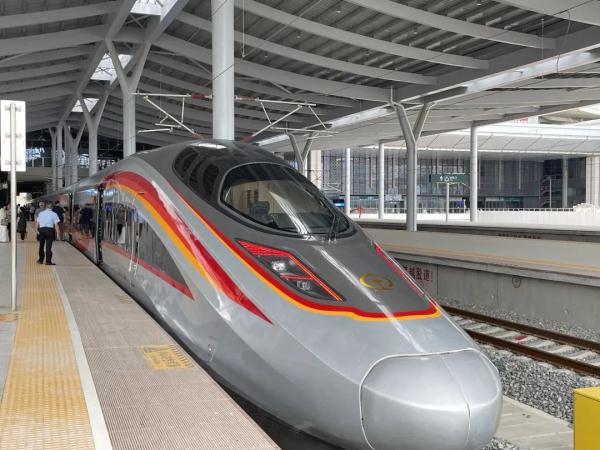 福厦高铁“智能动车组”,今日试跑→ 福厦高铁“智能动车组”,今日试跑→