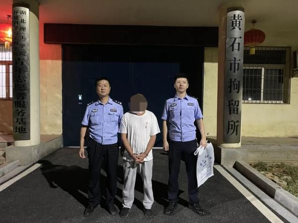 妻子无证驾驶,丈夫殴打交警......开头有多嚣张结局就有多狼狈! 妻子无证驾驶,丈夫殴打交警......开头有多嚣张结局就有多狼狈!