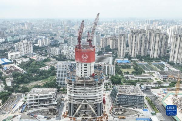 海口:海南中心项目突破百米 海口:海南中心项目突破百米