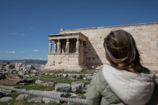 雅典卫城试行游客限流