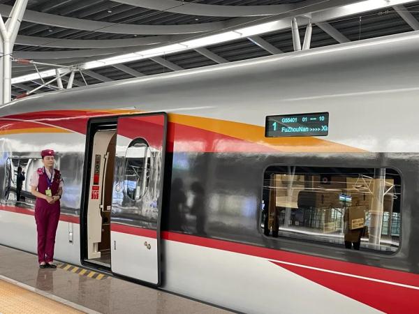 福厦高铁“智能动车组”,今日试跑→ 福厦高铁“智能动车组”,今日试跑→