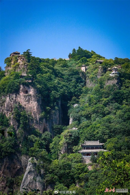 崆峒山景区接待游客突破40万人次 崆峒山景区接待游客突破40万人次