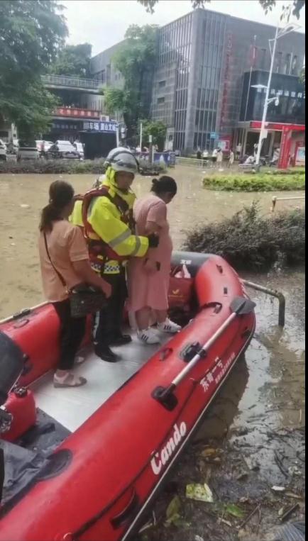 突破历史极值!涨水、被淹,福建民间救援队紧急驰援 突破历史极值!涨水、被淹,福建民间救援队紧急驰援