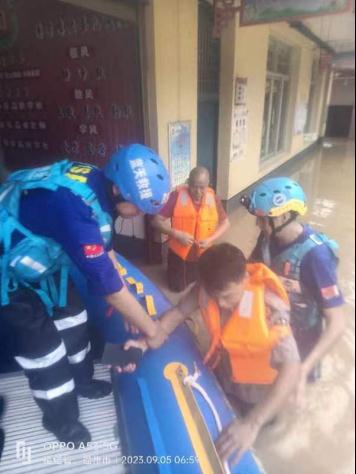 突破历史极值!涨水、被淹,福建民间救援队紧急驰援 突破历史极值!涨水、被淹,福建民间救援队紧急驰援