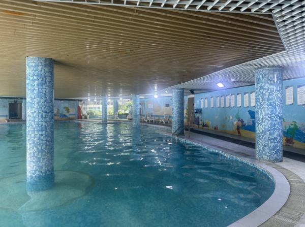 从游泳馆回来后，女孩全身起红疹、发高烧！竟是因为......