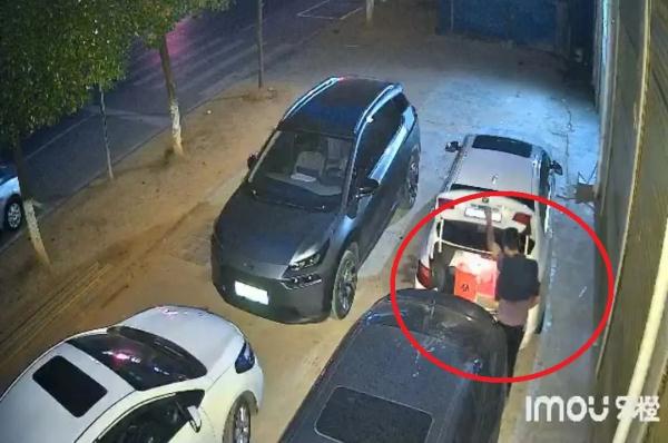 “男扮女装”的“百变”蟊贼,栽了! “男扮女装”的“百变”蟊贼,栽了!