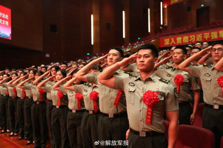 驻澳门部队组织退役仪式欢送退伍老兵