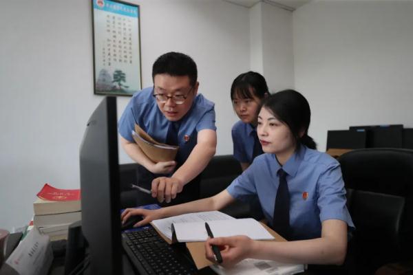 大熊猫国家公园内厚朴遭滥伐,破坏者领到的不仅是刑罚…… 大熊猫国家公园内厚朴遭滥伐,破坏者领到的不仅是刑罚……