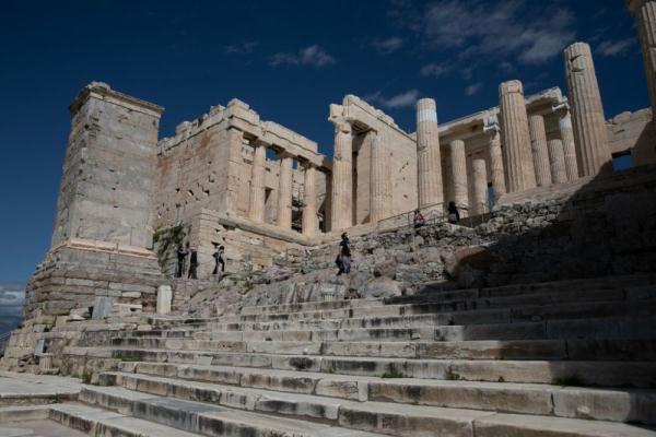 雅典卫城试行游客限流