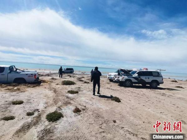 科考车辆被困阿尔金山 公安民警紧急救助脱险