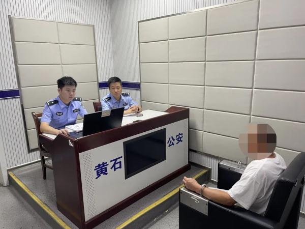 妻子无证驾驶,丈夫殴打交警......开头有多嚣张结局就有多狼狈! 妻子无证驾驶,丈夫殴打交警......开头有多嚣张结局就有多狼狈!