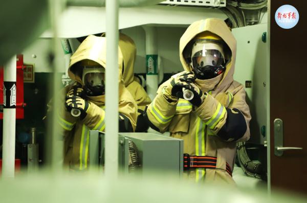 战风斗浪，鏖战海空！直击成都舰海上实战化训练