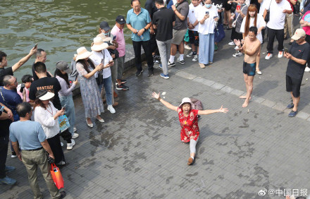 天津海河狮子林桥成网红景点 多方值守保障市民游客安全