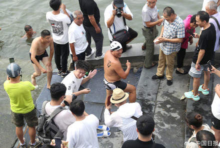 天津海河狮子林桥成网红景点 多方值守保障市民游客安全