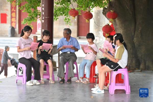 七旬退休教师：下俚歌的传承者