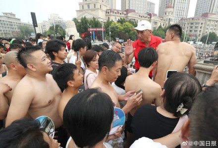 天津海河狮子林桥成网红景点 多方值守保障市民游客安全