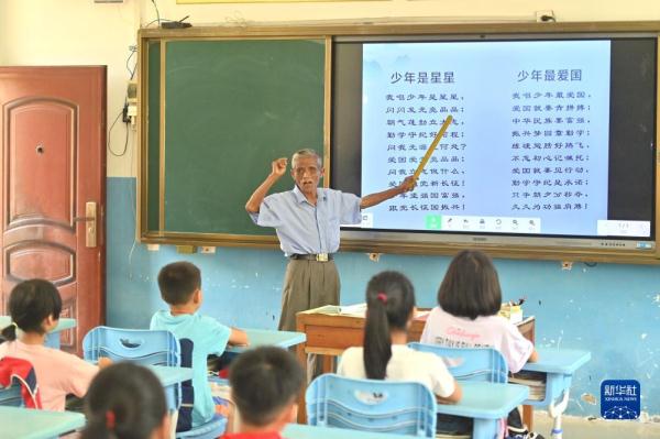 七旬退休教师：下俚歌的传承者