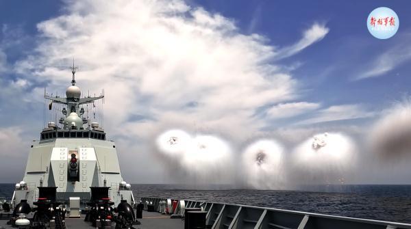 战风斗浪，鏖战海空！直击成都舰海上实战化训练