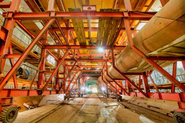 穿山千米渝万高铁兴庙村隧道再争“全线第一”