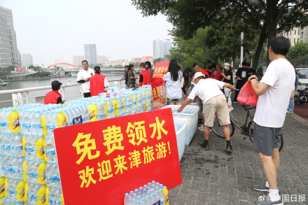 天津海河狮子林桥成网红景点 多方值守保障市民游客安全