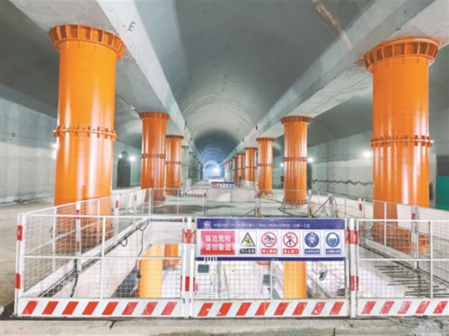 广州首条地铁环线实现“洞通”