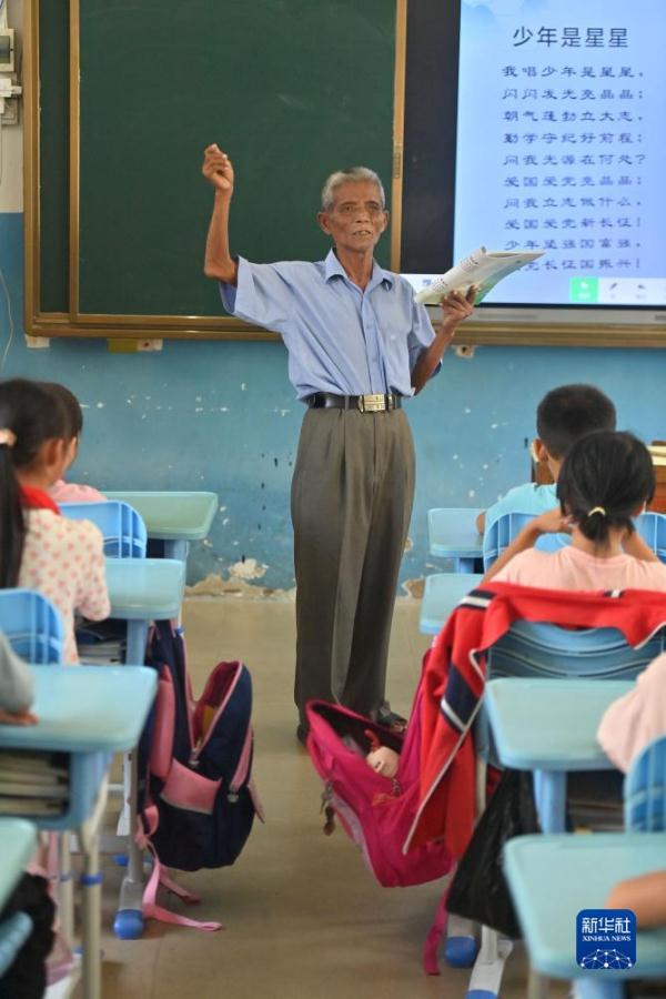 七旬退休教师：下俚歌的传承者