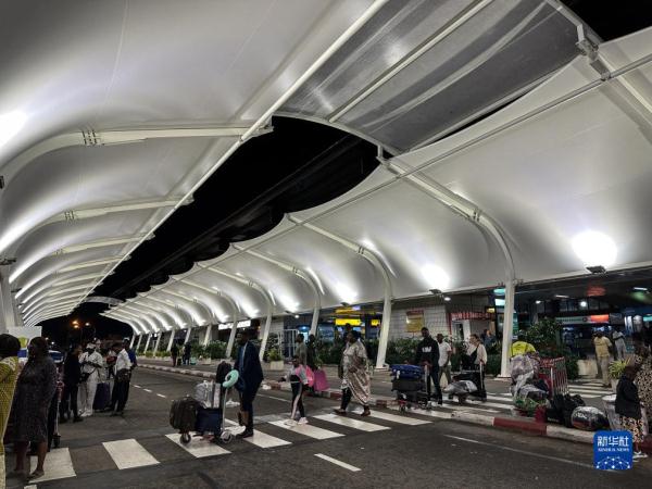 重开边境后的加蓬利伯维尔国际机场