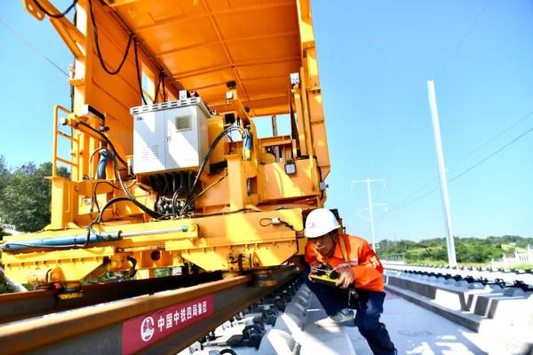 昆明→成都3小时!最新消息来了→ 昆明→成都3小时!最新消息来了→