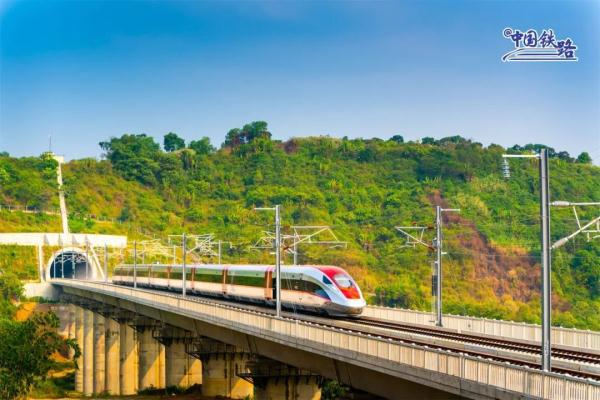 东南亚首条高铁！中印尼合建的雅万高铁开通运行