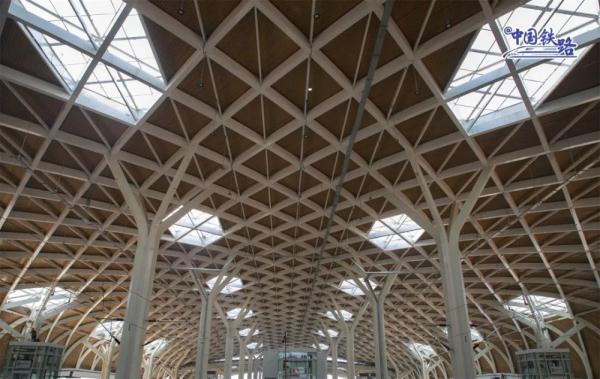中印尼合作建设的雅万高铁今天开通运行 中印尼合作建设的雅万高铁今天开通运行