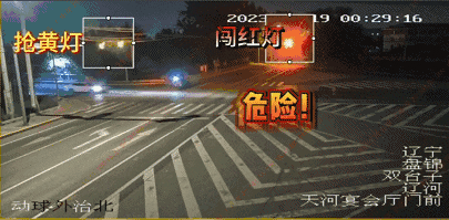当“闯红灯”遇上“抢黄灯”，悲剧瞬间发生……