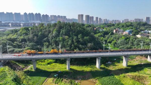 昆明→成都3小时!最新消息来了→ 昆明→成都3小时!最新消息来了→