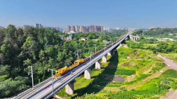 成都→昆明3小时!预计投运就在→ 成都→昆明3小时!预计投运就在→