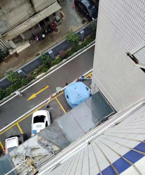 一句玩笑话出事了!台州5岁男孩4楼坠落 一句玩笑话出事了!台州5岁男孩4楼坠落