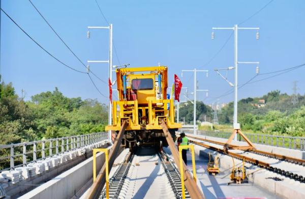 成都→昆明3小时!预计投运就在→ 成都→昆明3小时!预计投运就在→