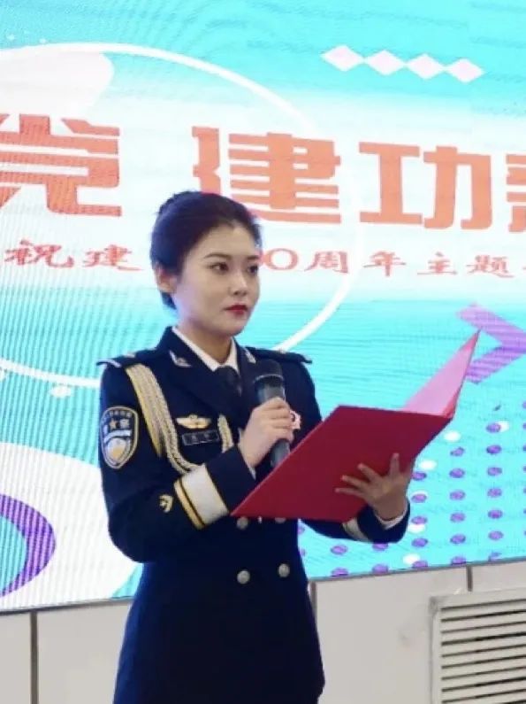 这对警察夫妻的蜜月旅行，精彩！