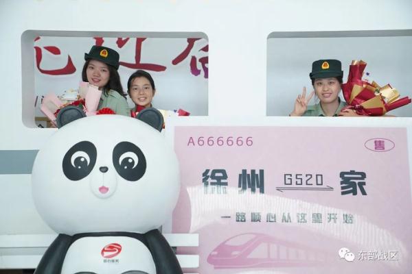 推迟退役的他们，向军旗告别！