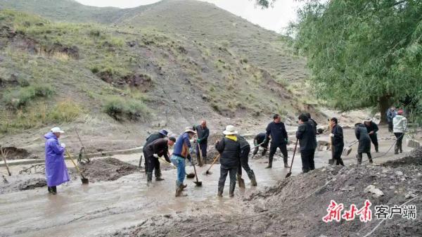 争分夺秒抢险 持续不停救援——夏河县麻当镇山洪泥石流救灾现场直击