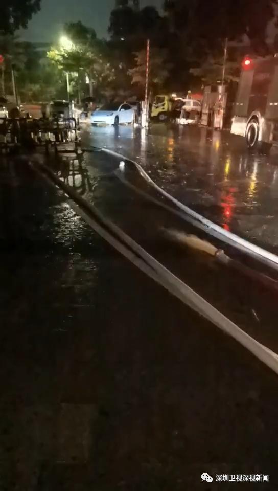 莲塘口岸、文锦渡口岸暂停通关！多路记者直击暴雨夜！