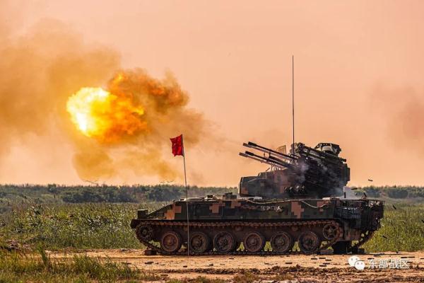 推迟退役的他们，向军旗告别！